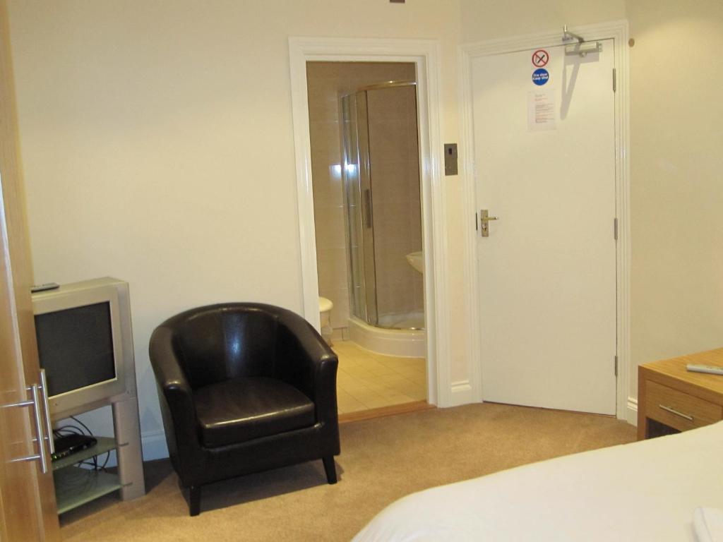Clifton Lodge Hotel High Wycombe Room photo